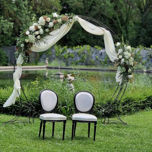 Arche-mariage-fleurs-blanches