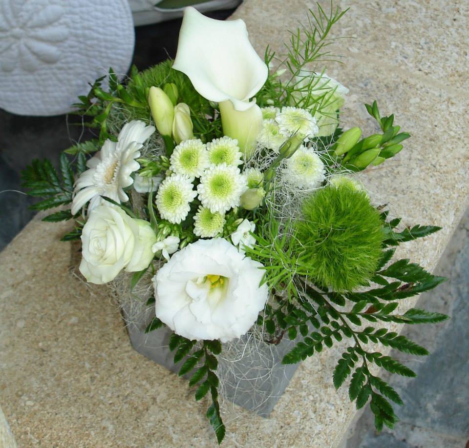 composition-fleurs-blanc-vert