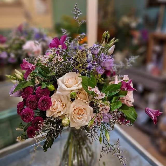 bouquet-violet-blanc-vert-vase