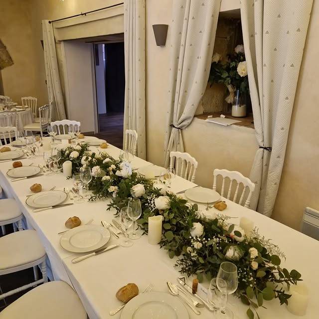 decoration-centre-table-fleurs-blanc-vert